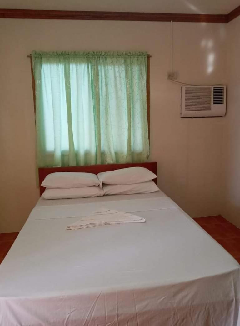 Gold Star Inn Siquijor Room photo