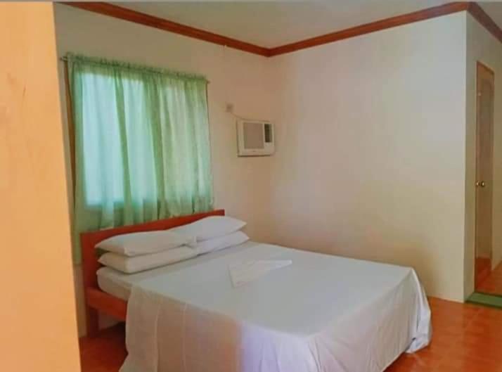 Gold Star Inn Siquijor Room photo