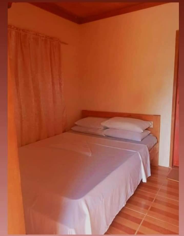 Gold Star Inn Siquijor Room photo